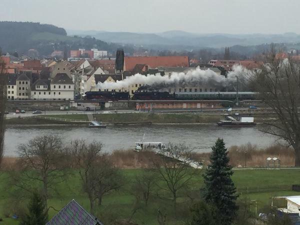 Das Ferienhaus Mit Aussicht ピルナ エクステリア 写真